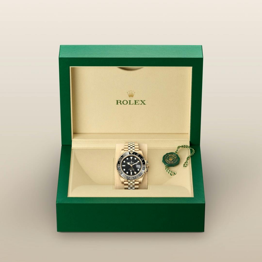 A -Rolex GMT-Master II Oyster, 40 mm, yellow gold